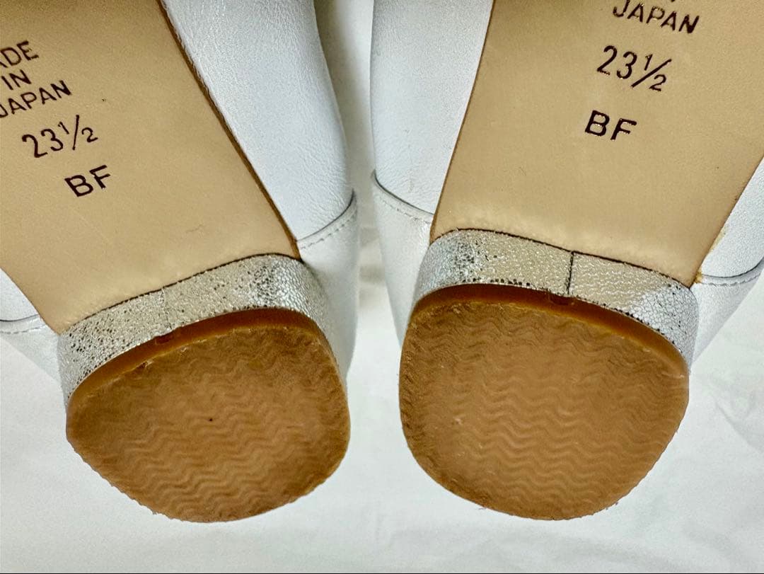 ❤️美品　DIANA ダイアナ ホワイト＆シルバー　リボン　23.5