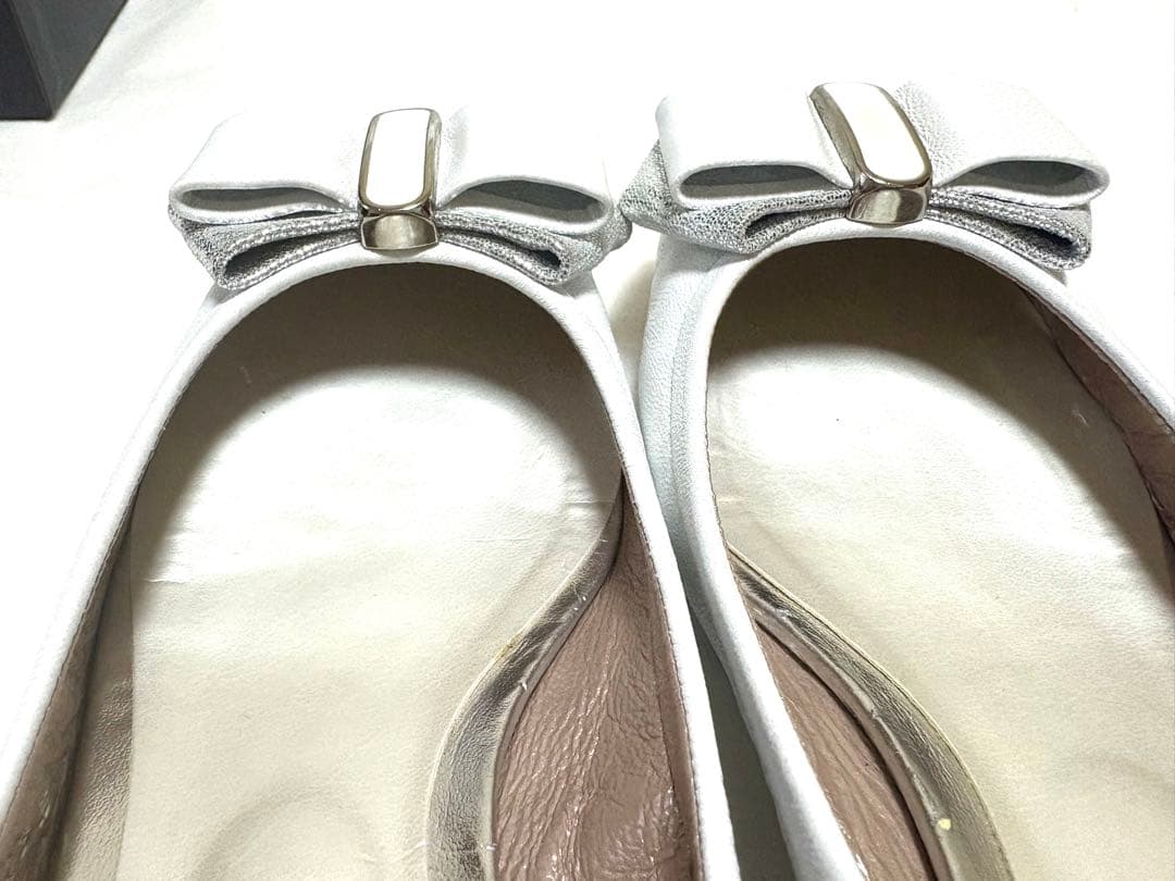 ❤️美品　DIANA ダイアナ ホワイト＆シルバー　リボン　23.5