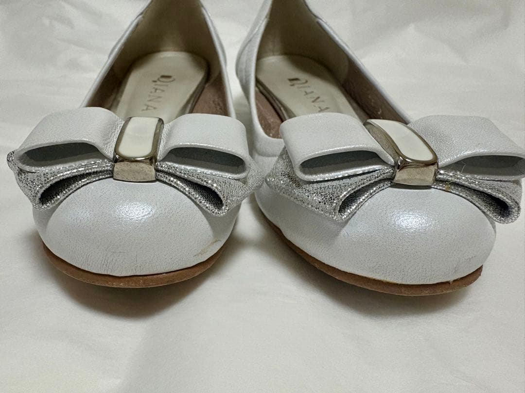 ❤️美品　DIANA ダイアナ ホワイト＆シルバー　リボン　23.5