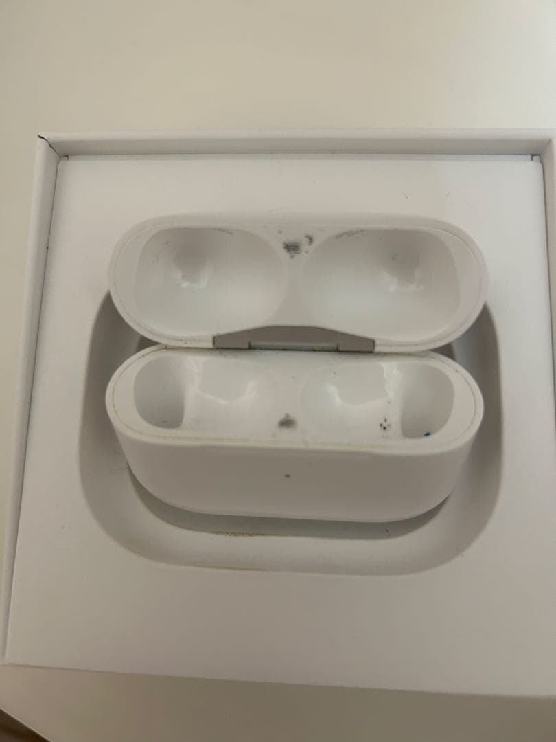 Apple AirPods Pro第二世代 本体 充電ケース付き 最終値下げ！！
