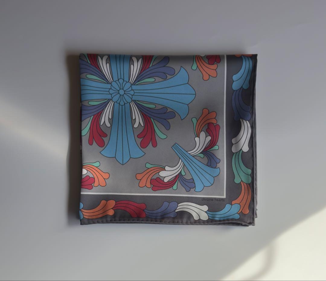 新品未使用春物クロムハーツ　柄chクロス大判スカーフ 100cm×100cm
