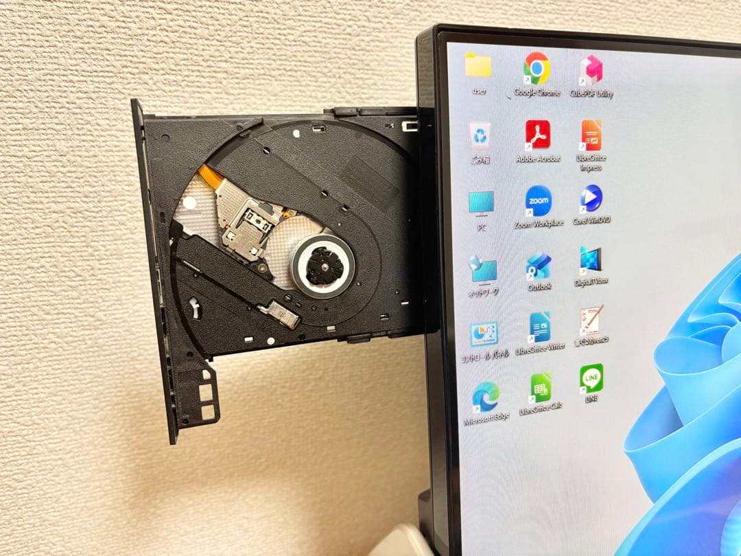 富士通 一体型PC【初期設定済み】SSD搭載 / TVチューナー/ 筆ぐるめ付き