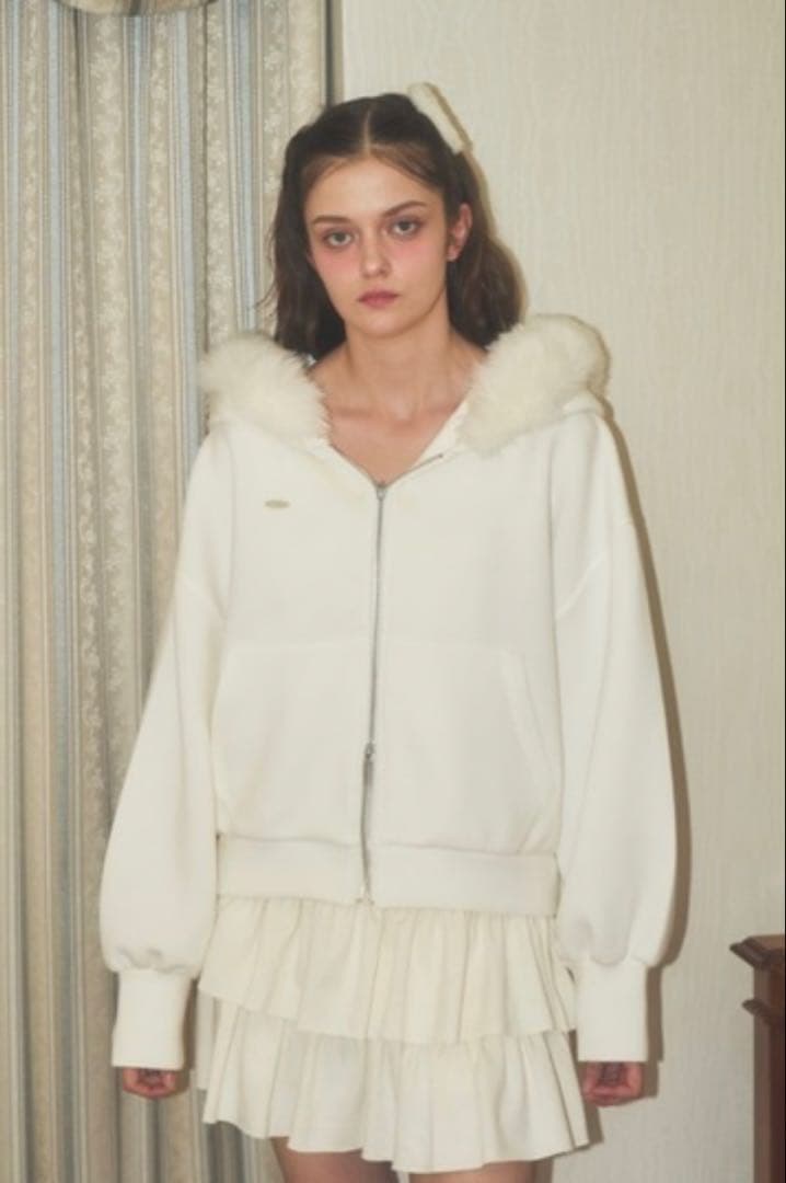 ファーフードもちっとボリュームパーカー　ホワイト　初販　Lovilyn