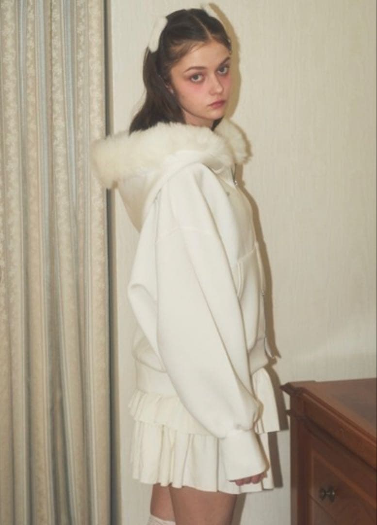 ファーフードもちっとボリュームパーカー　ホワイト　初販　Lovilyn