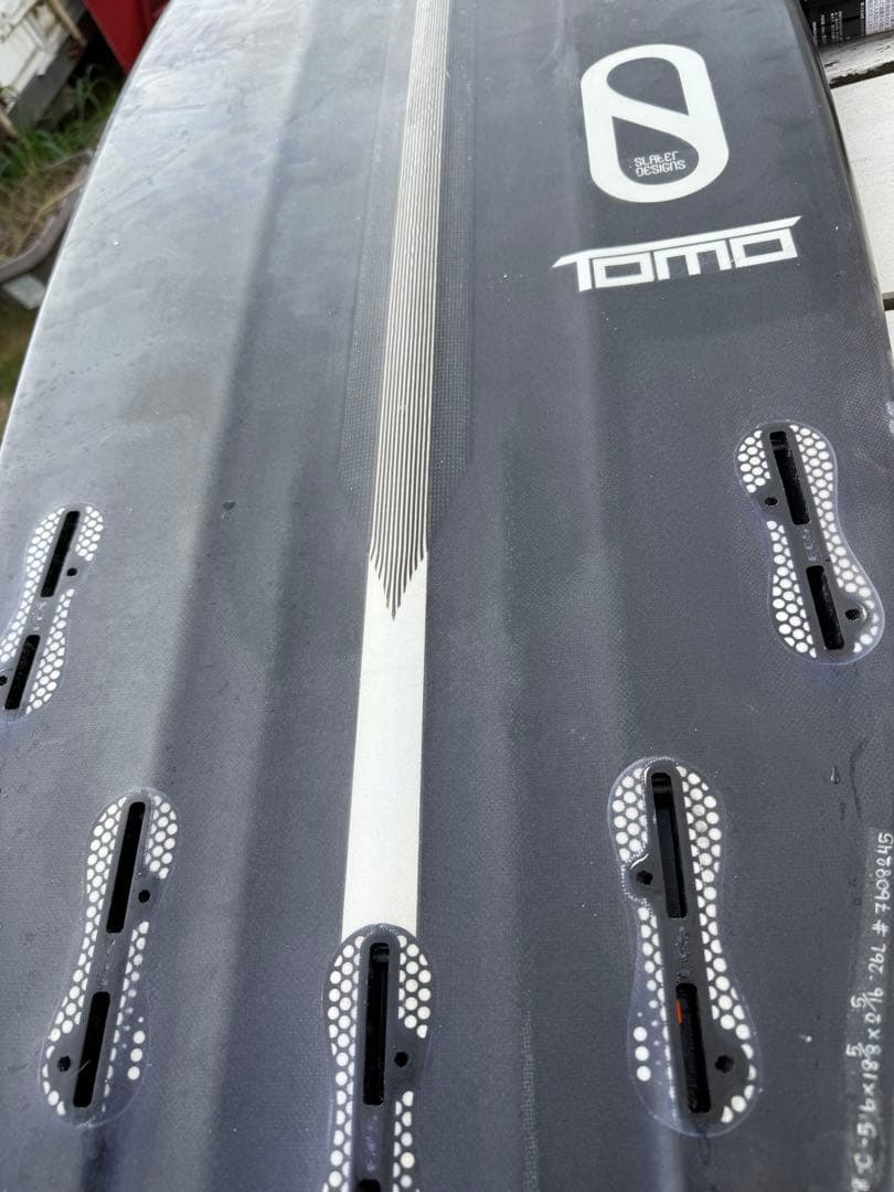 TOMOサーフボード　(スレーターデザイン)