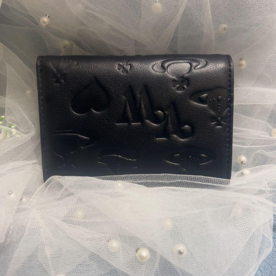VivienneWestwood黒いエンボス三つ折り財布