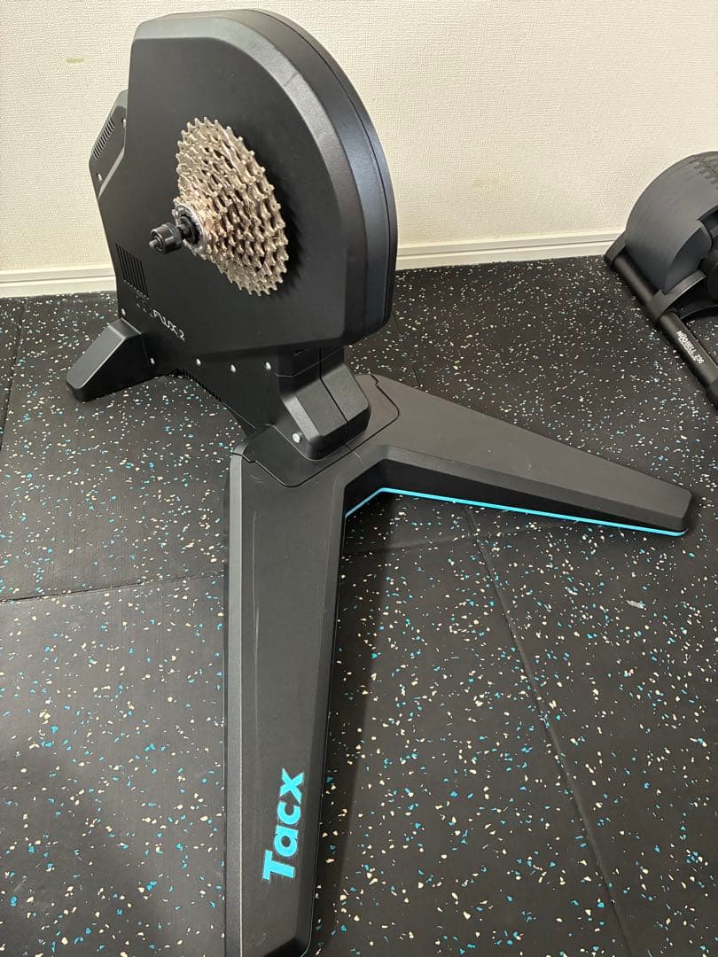Tacx FLUX 2 Smart（スプロケット付き）箱あり