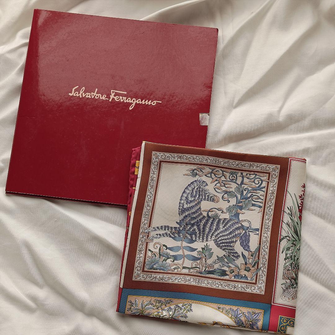 サルバトーレ フェラガモ 大判スカーフ 動物柄