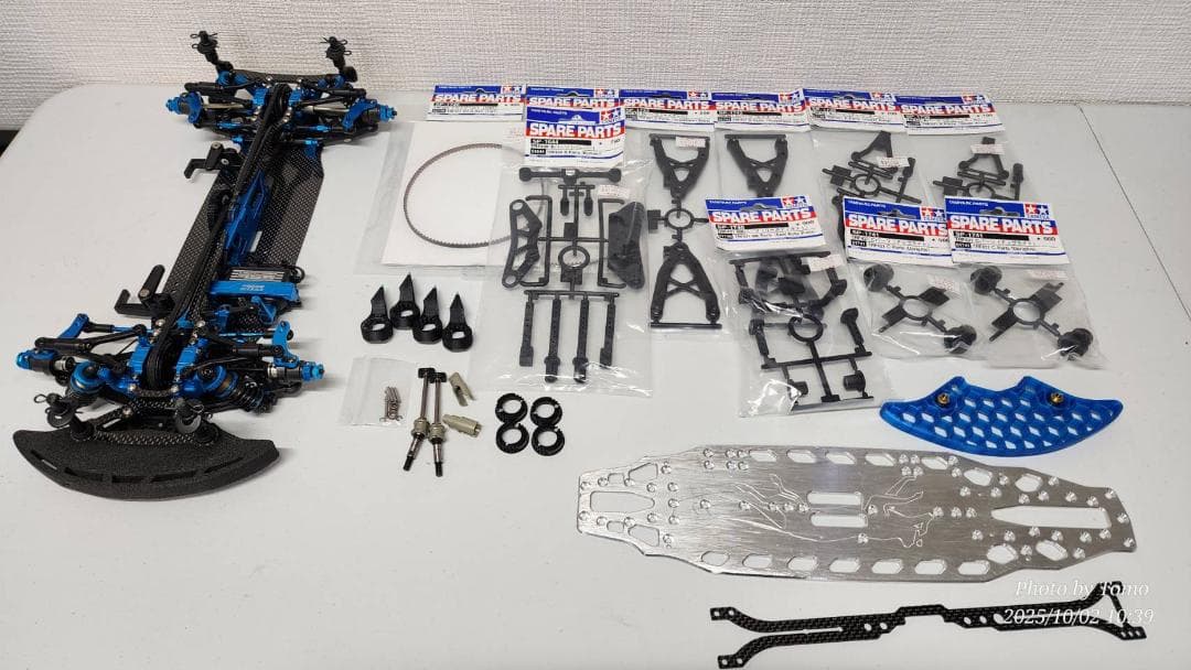 タミヤ　TRF421　STサーボ、スペアパーツ付