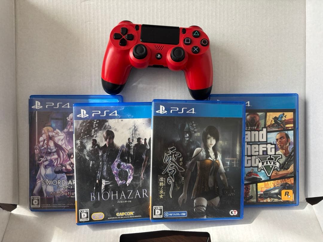 PlayStation4コントローラー二つとソフト4つ付き❗️
