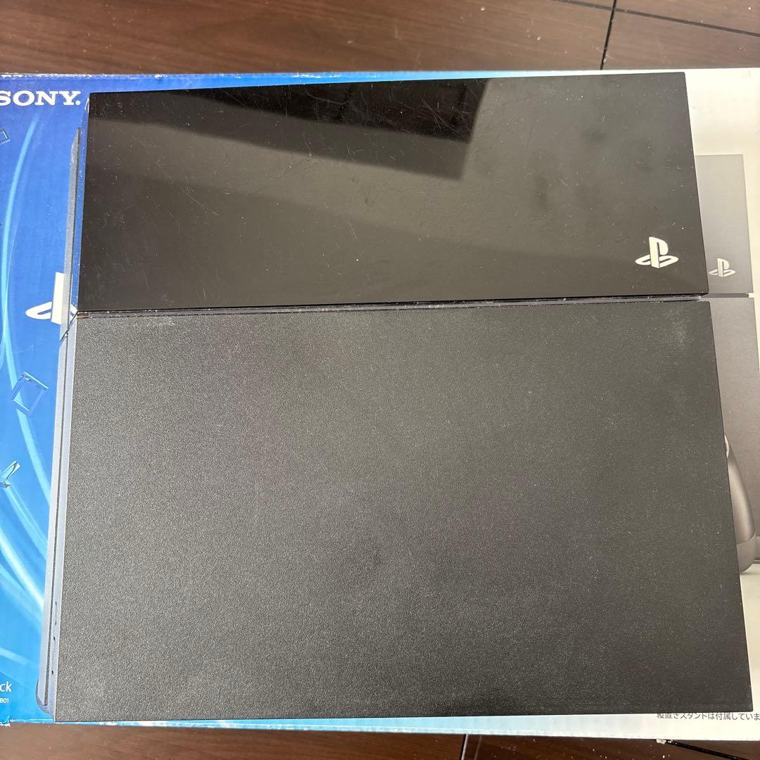 PlayStation4コントローラー二つとソフト4つ付き❗️