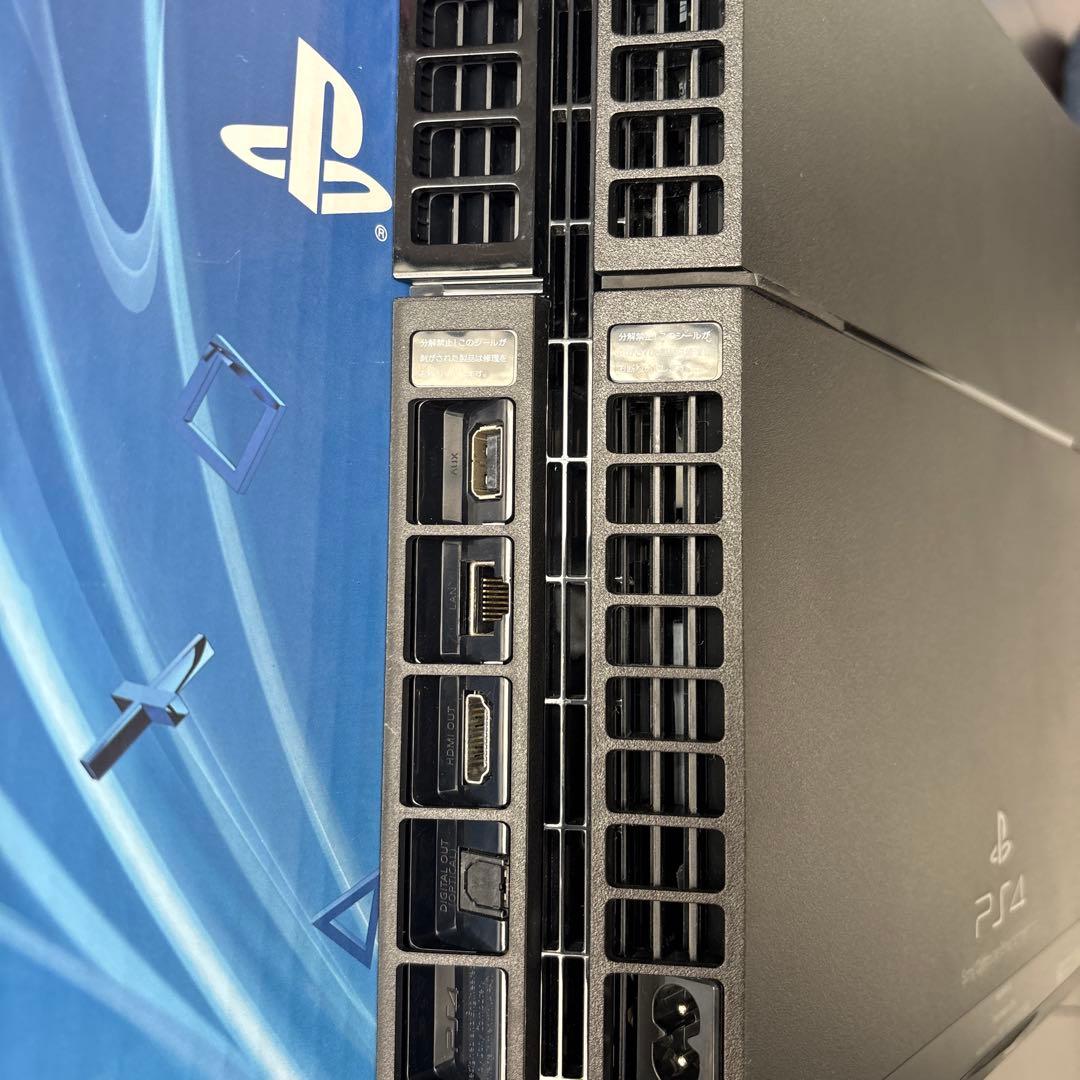 PlayStation4コントローラー二つとソフト4つ付き❗️