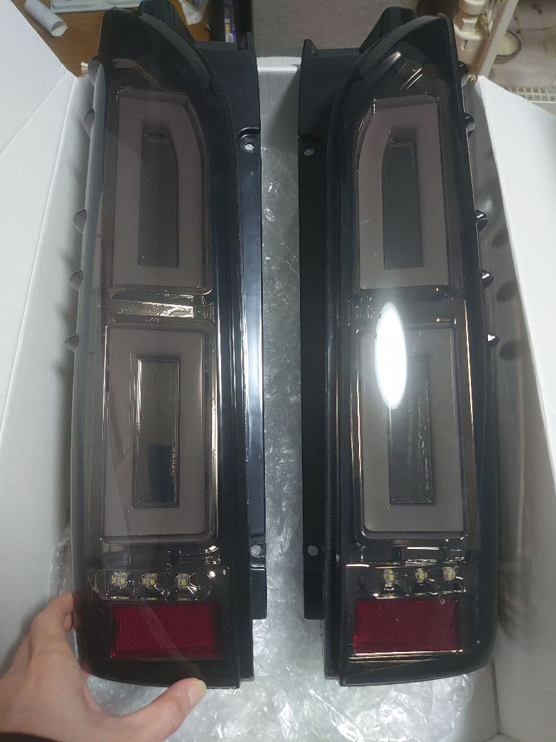 LEDテールランプ ハイエース1型