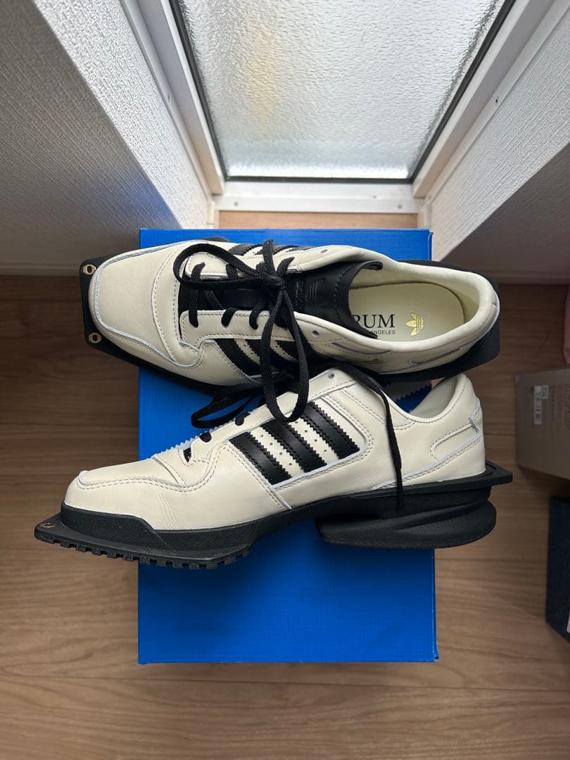 アディダス フォーラム 23.5cm