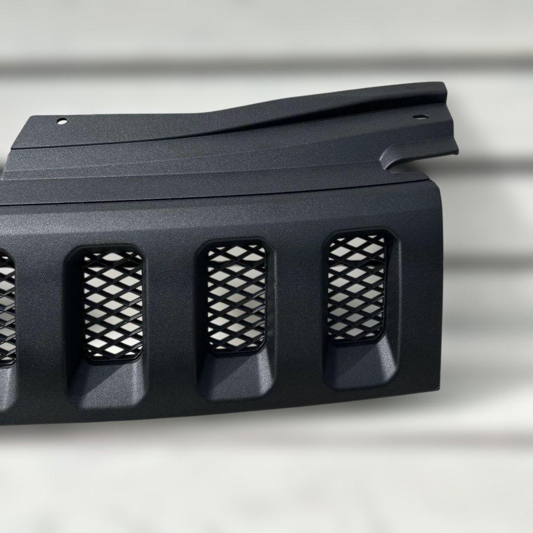 三菱デリカD5MC前純正フロントグリルチッピング塗装ちょっと訳あり品