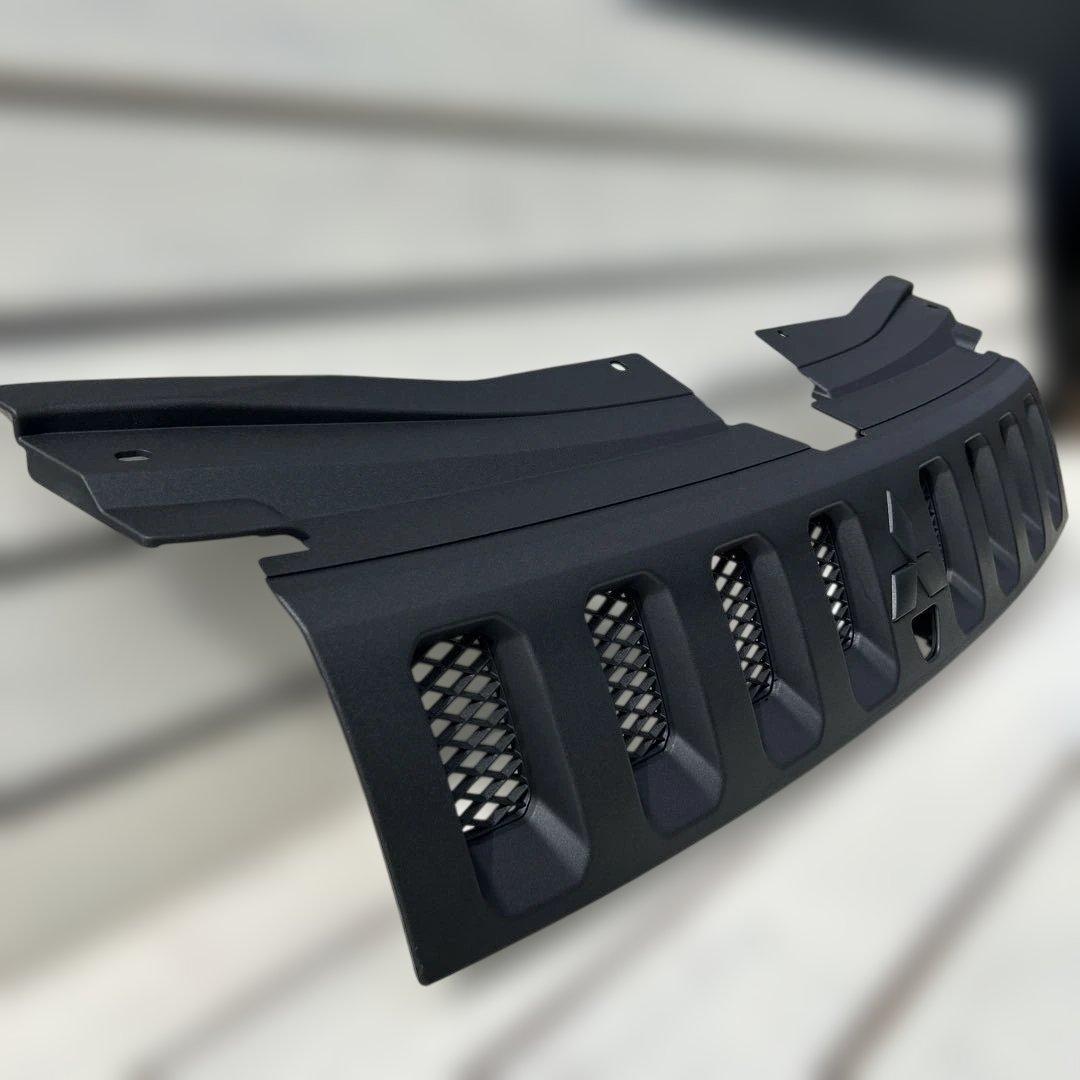 三菱デリカD5MC前純正フロントグリルチッピング塗装ちょっと訳あり品