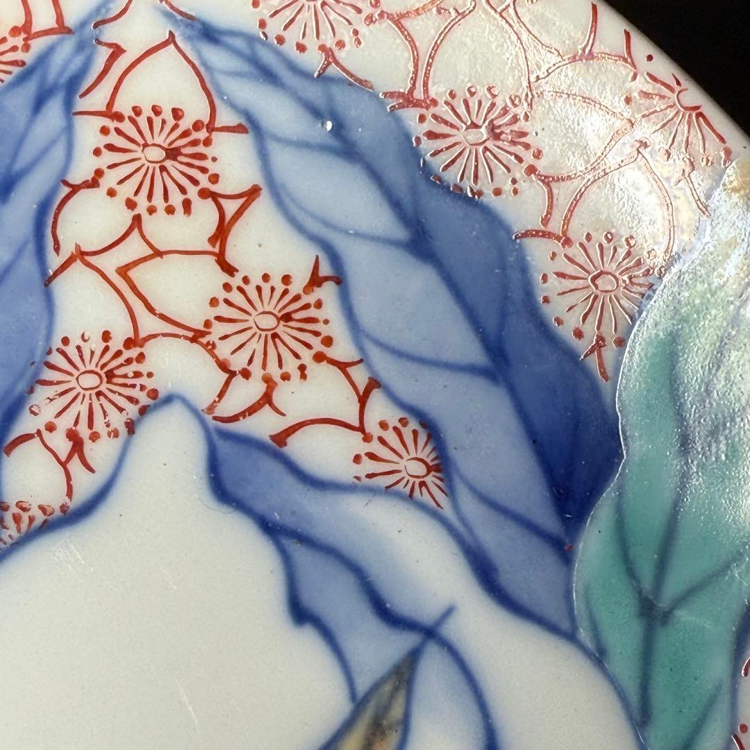 市川光春　鍋島藩御庭焼　色鍋島桜散桃文様高台皿　櫛高台　七宝繋ぎ