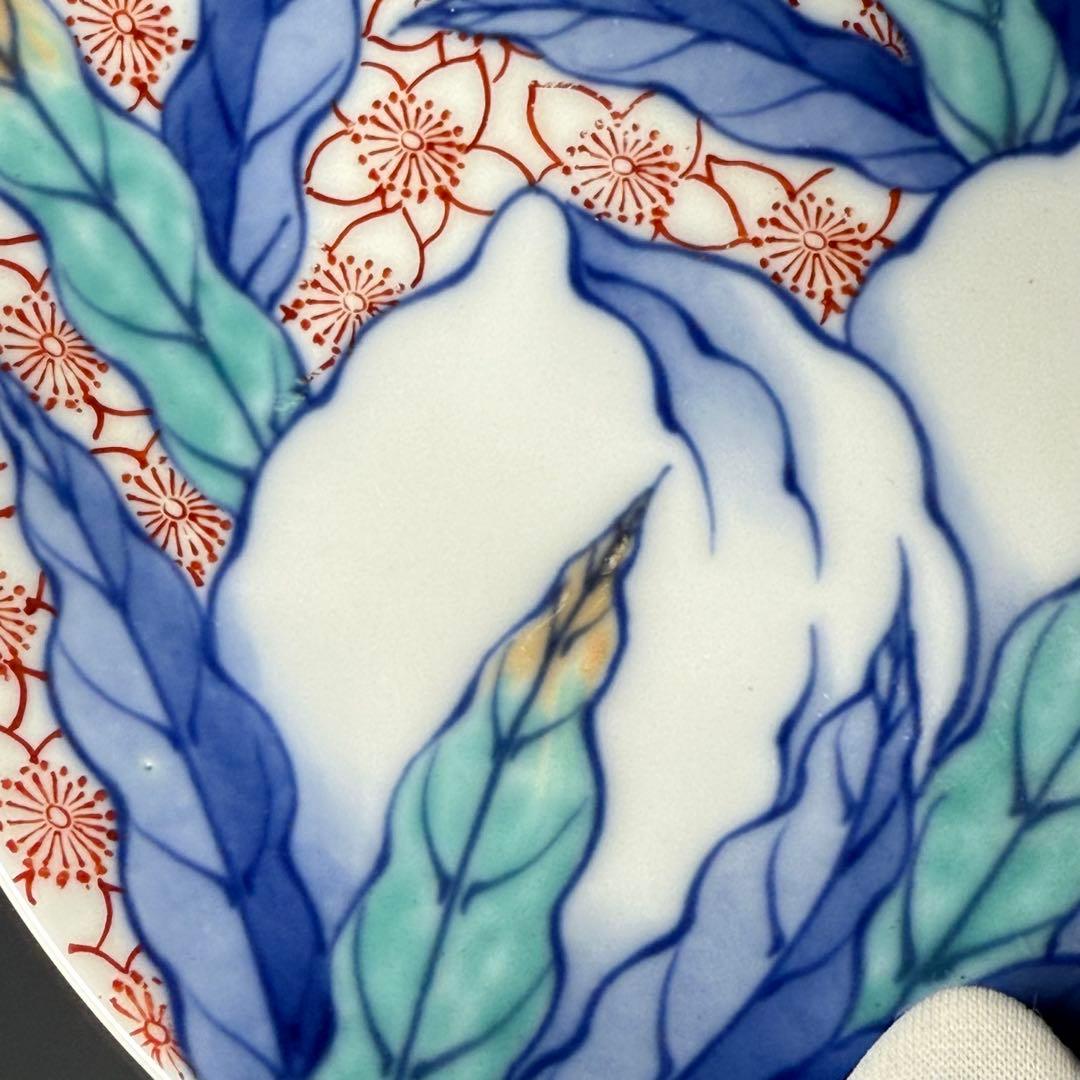 市川光春　鍋島藩御庭焼　色鍋島桜散桃文様高台皿　櫛高台　七宝繋ぎ