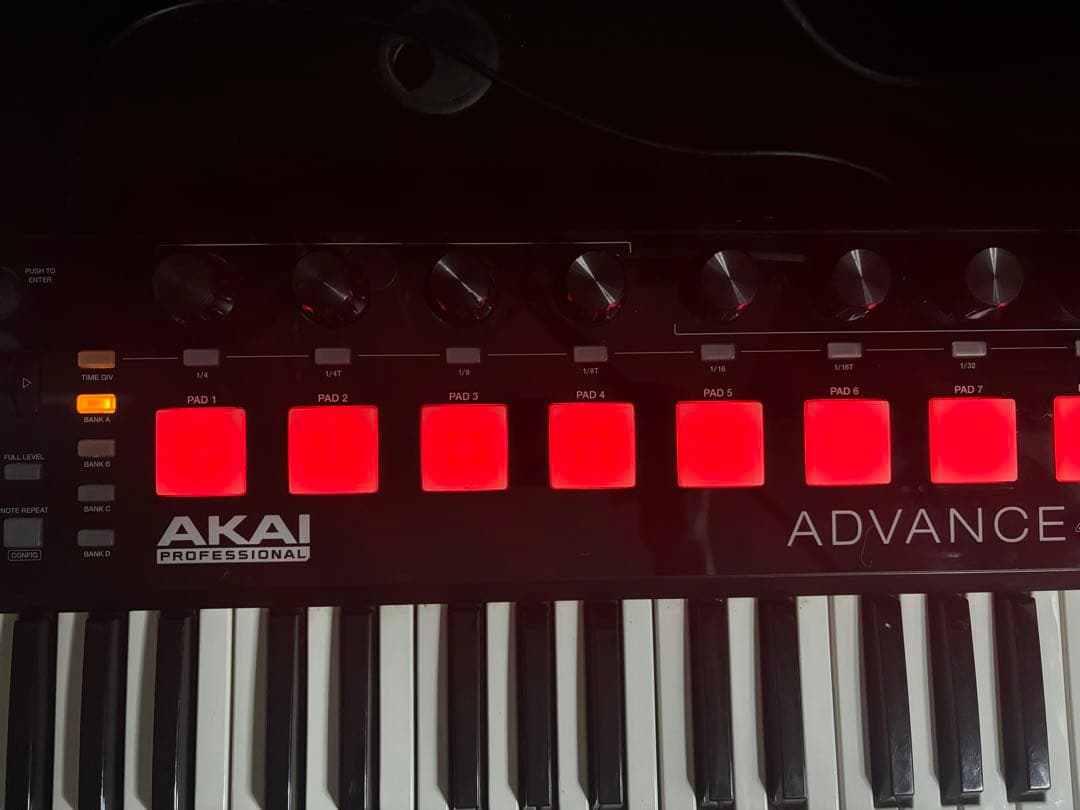 AKAI ADVANCE49 MIDIコントローラー