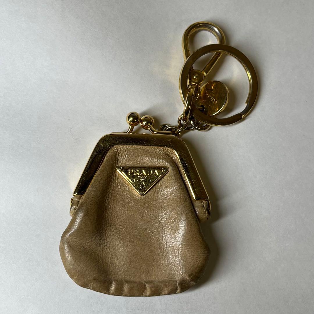 プラダ PRADA がま口 キーホルダー チャーム ベージュ 1AR71