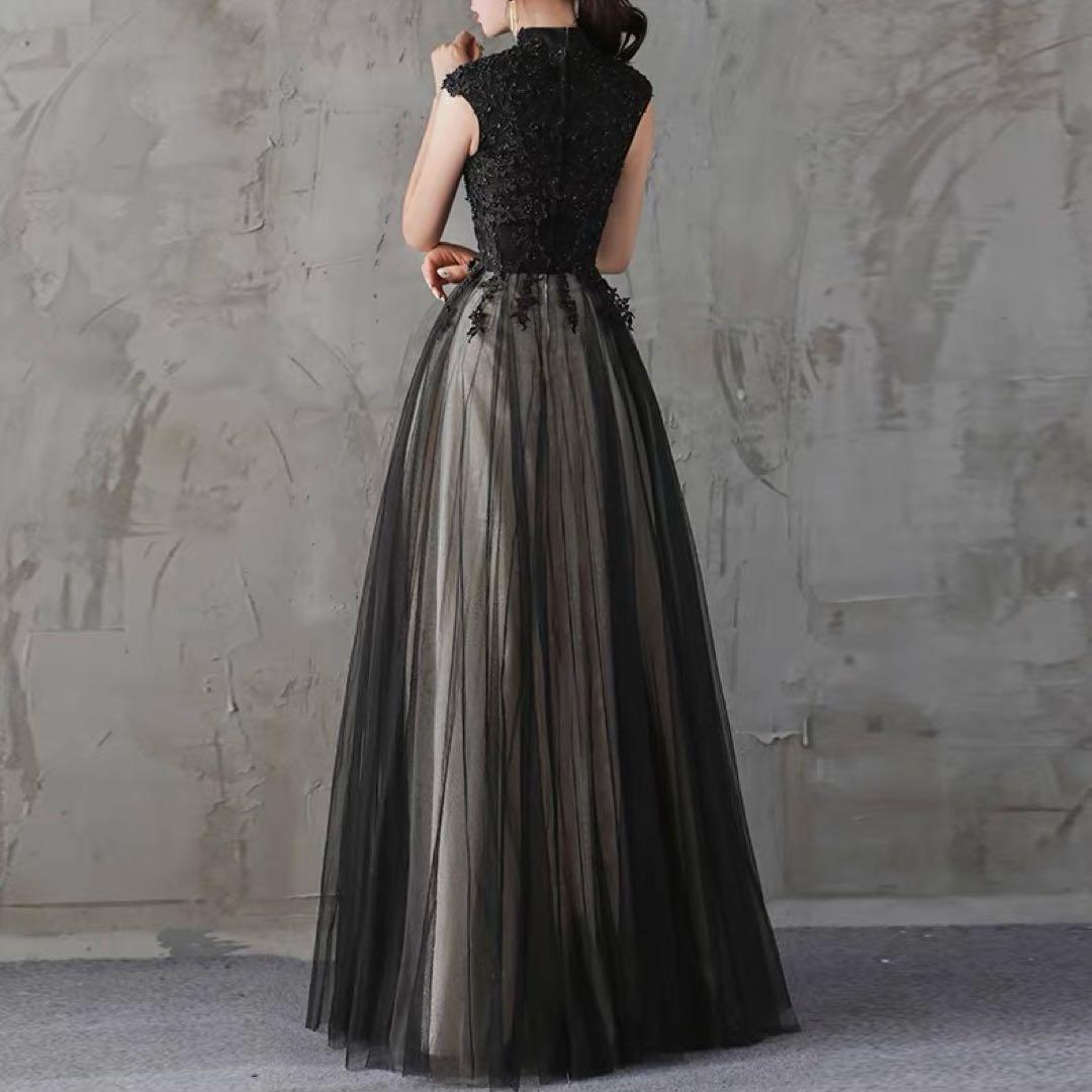 お花のデザインが美しい バックファスナーのイブニングドレス