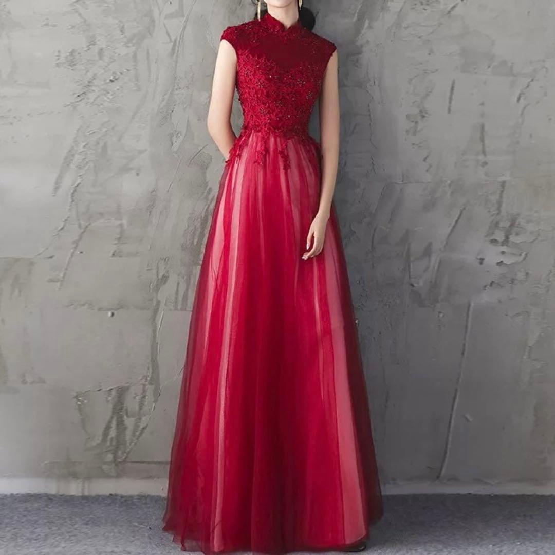 お花のデザインが美しい バックファスナーのイブニングドレス