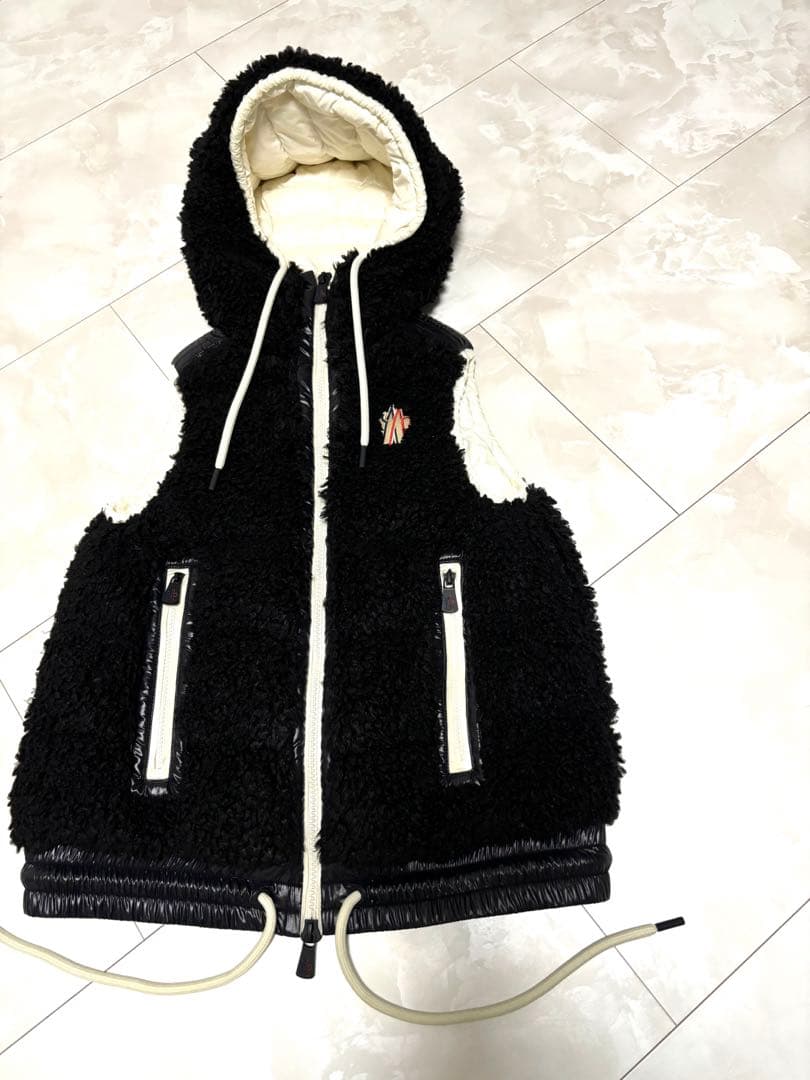 MONCLER ボアダウンベスト