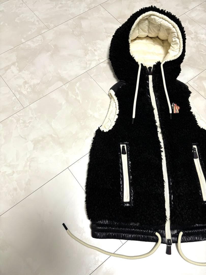 MONCLER ボアダウンベスト
