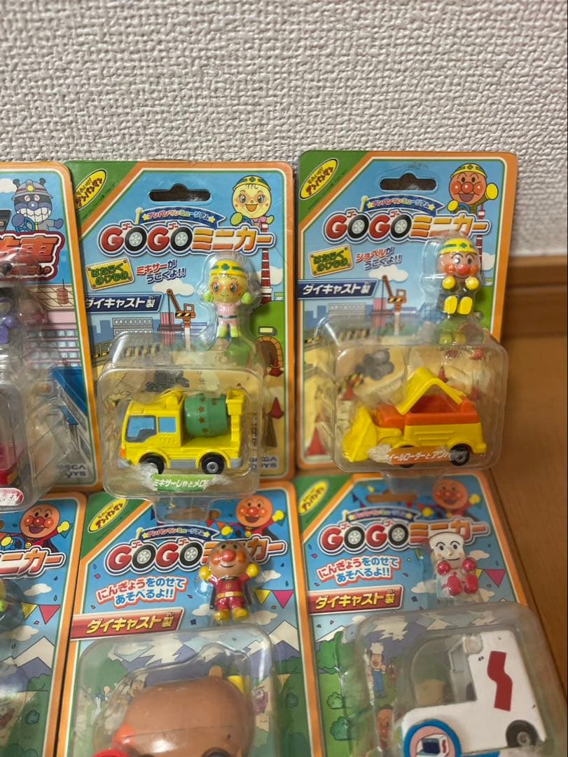 アンパンマン GOGOミニカーセット 16個