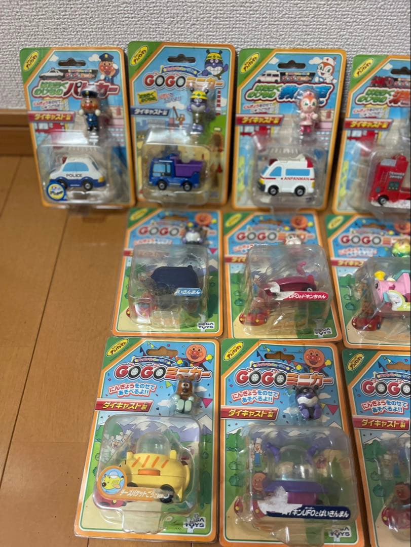 アンパンマン GOGOミニカーセット 16個