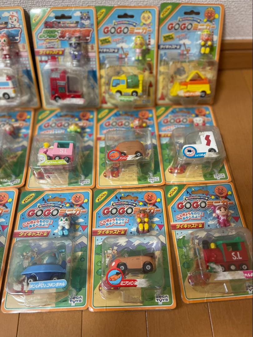 アンパンマン GOGOミニカーセット 16個