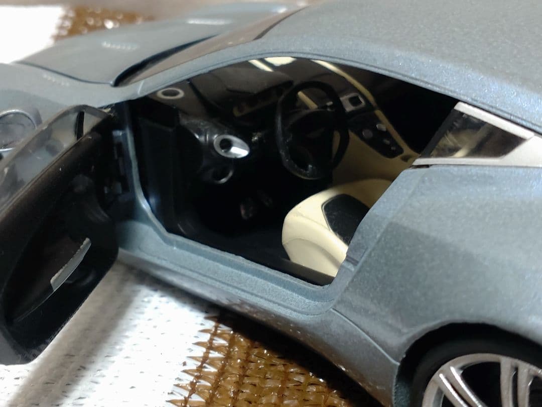 モンドモータース 1/18 アストンマーチン　　　One-77　ミニカー