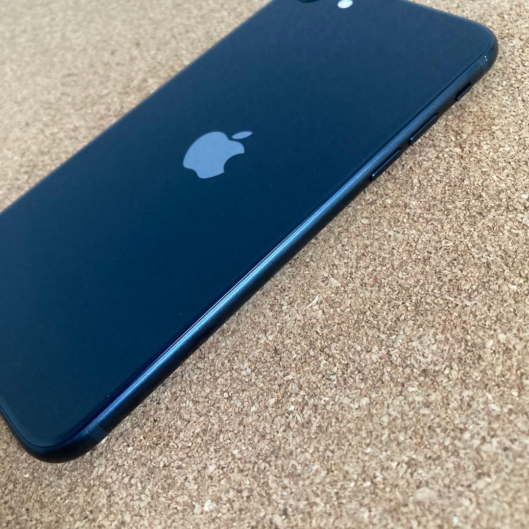 4033 美品☆電池新品☆iPhoneSE3 128GB SIMフリー☆