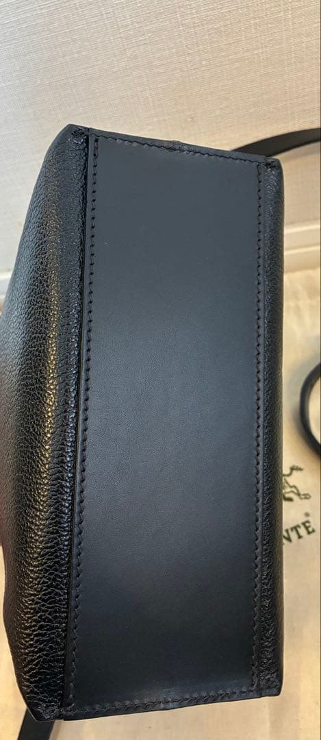 イルビゾンテ　クロスボディバッグ　ブラック　美品