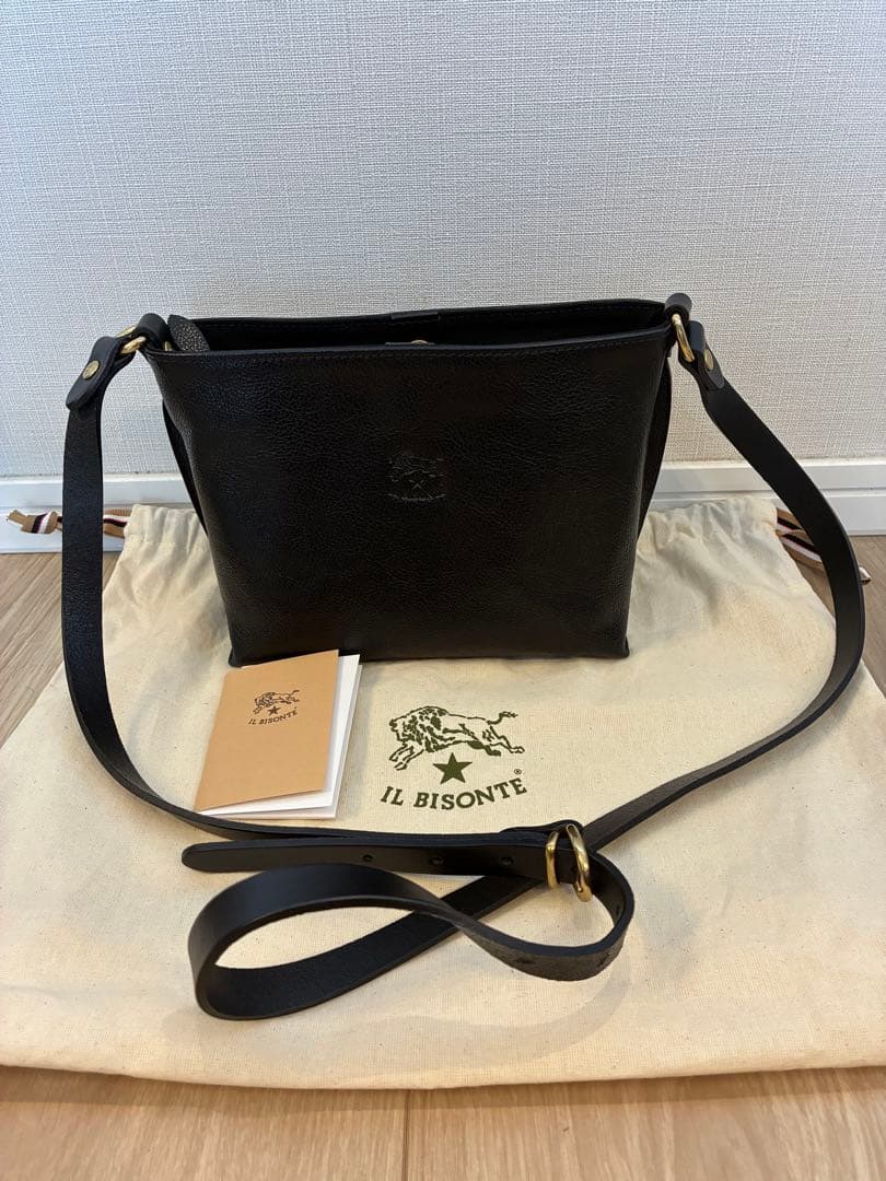 イルビゾンテ　クロスボディバッグ　ブラック　美品