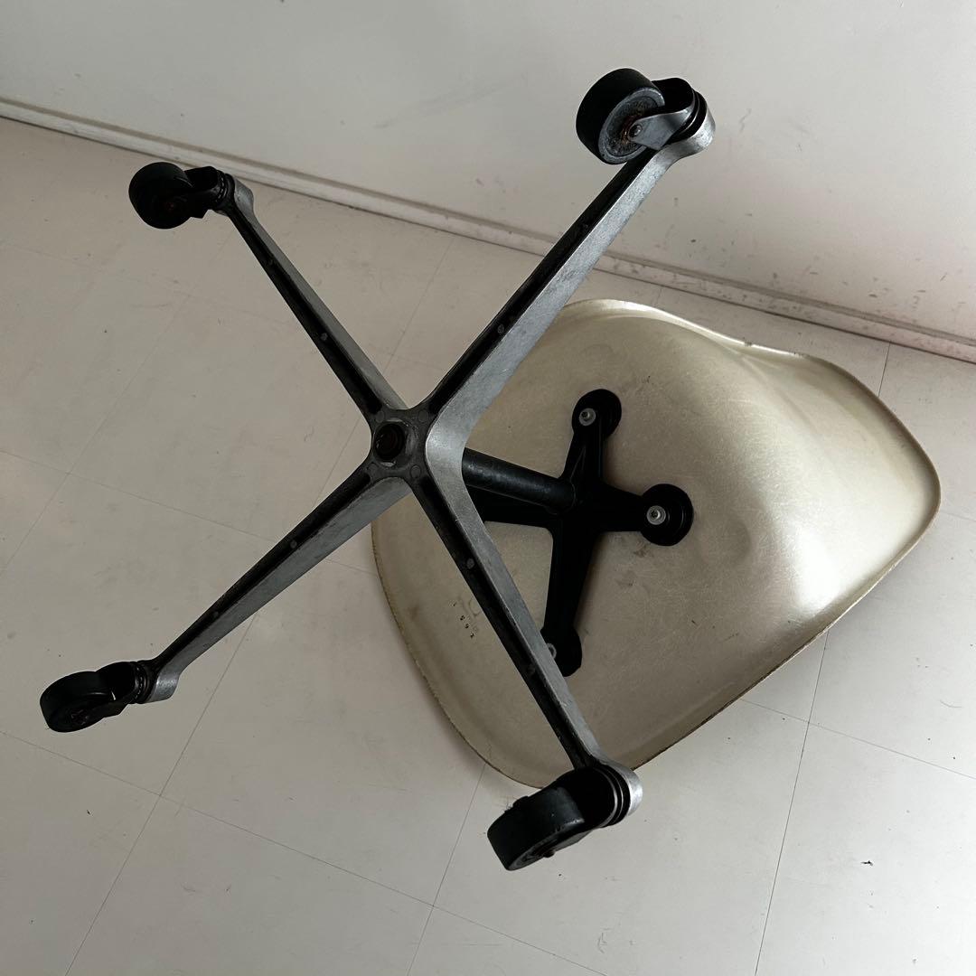 ハーマンミラー イームズ サイドシェルチェア キャスター付き コントラクトベース