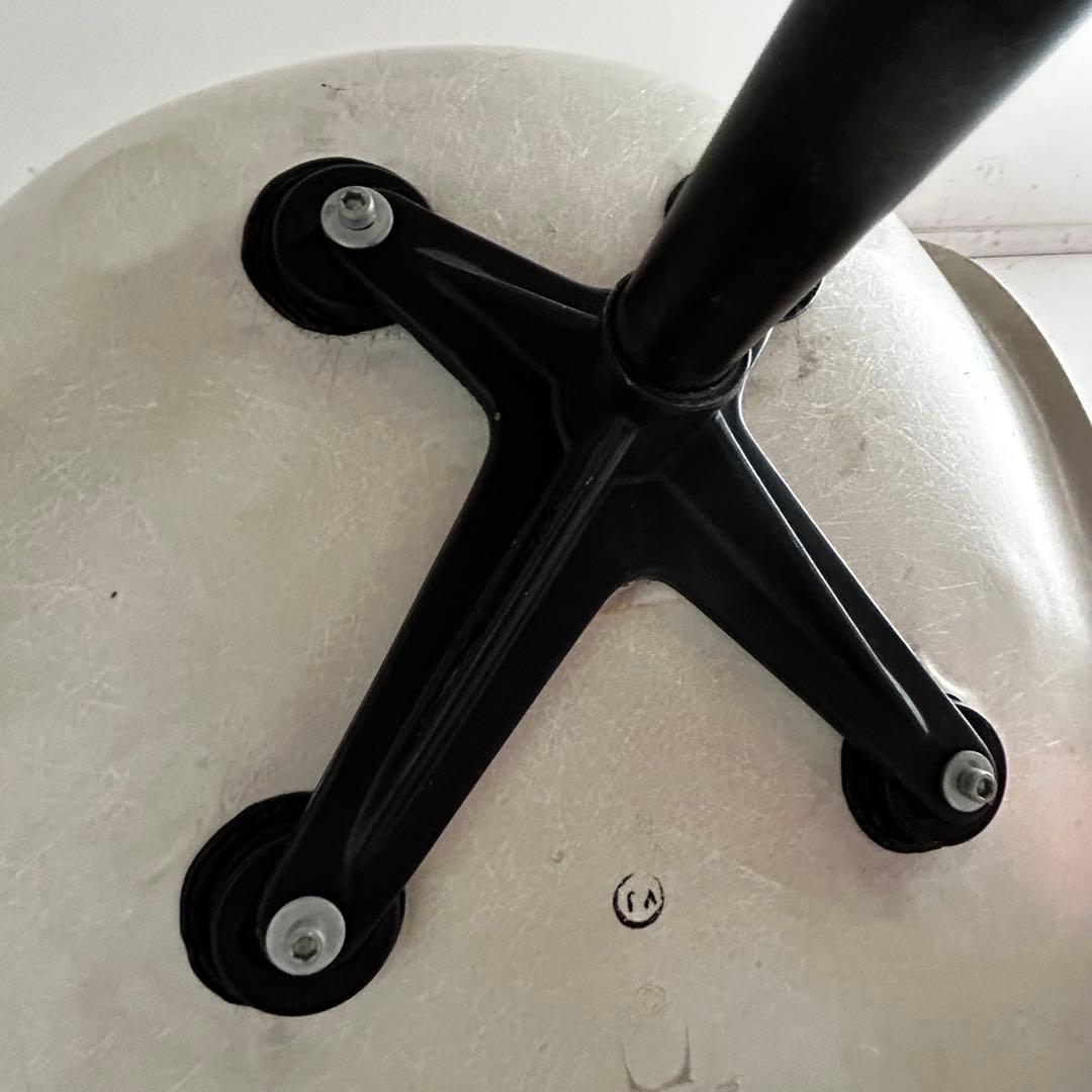 ハーマンミラー イームズ サイドシェルチェア キャスター付き コントラクトベース