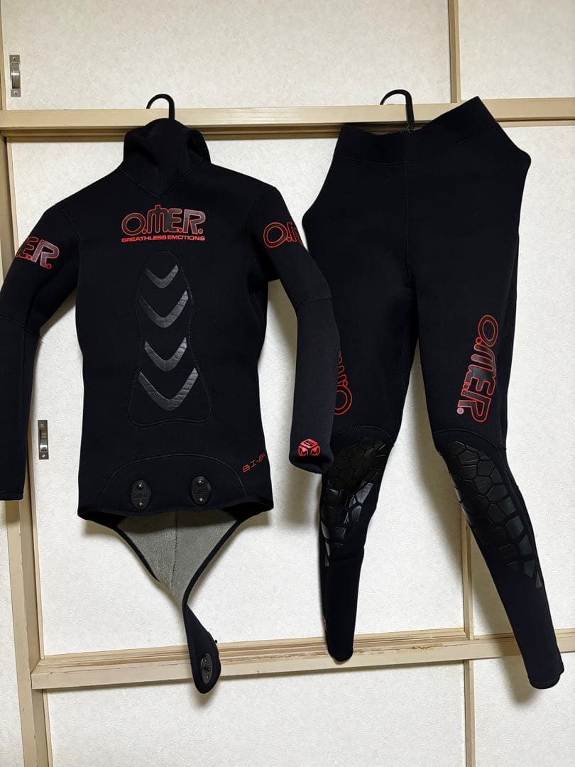 OMER フード付きウェットスーツ