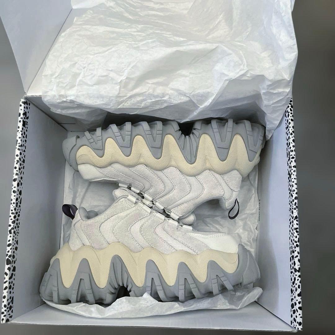 E ytys Halo オフホワイト スエード 36 美品