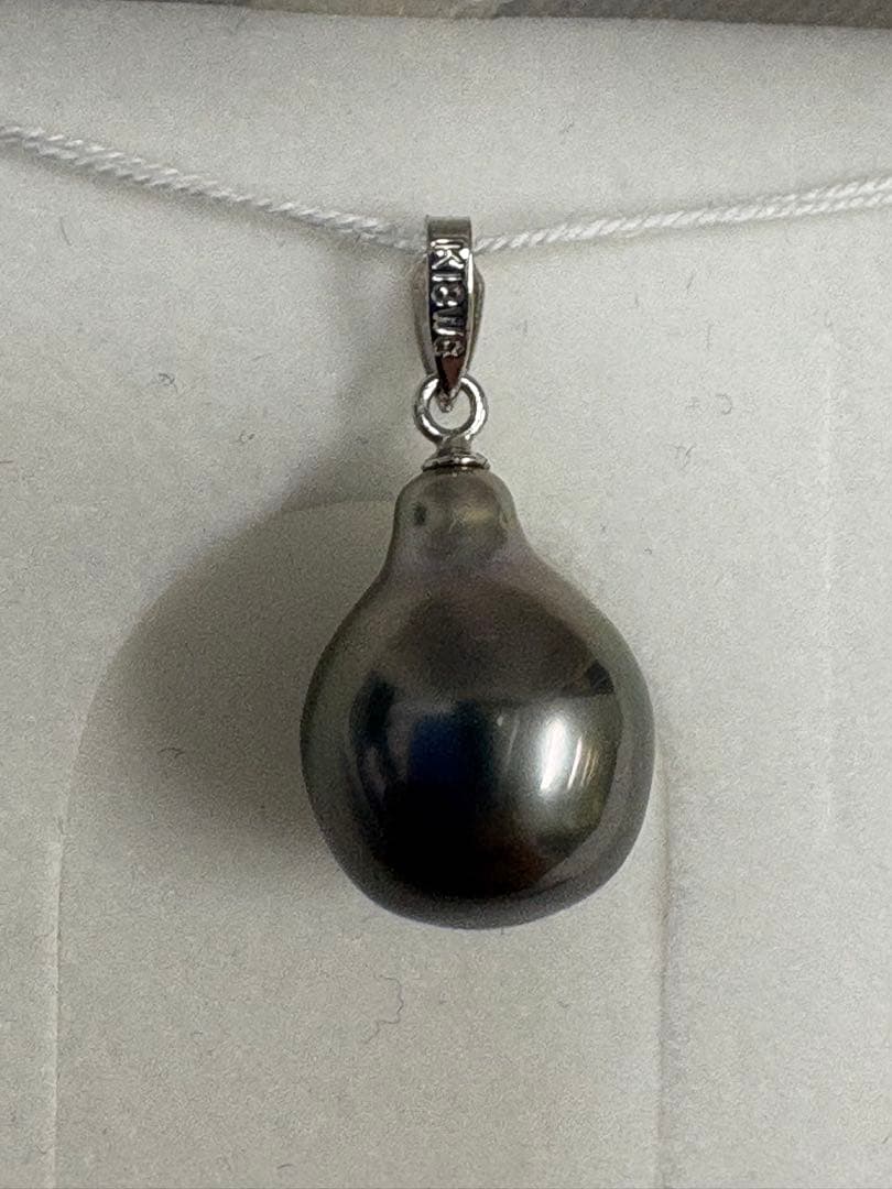 黒蝶真珠ドロップ型ペンダント　南洋黒蝶　K18WG バロックパール