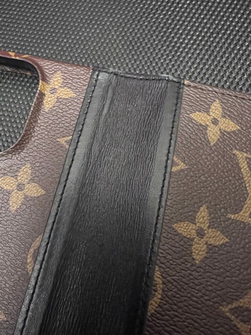 Louis Vuitton モノグラム 手帳型ケース iPhone15Pro