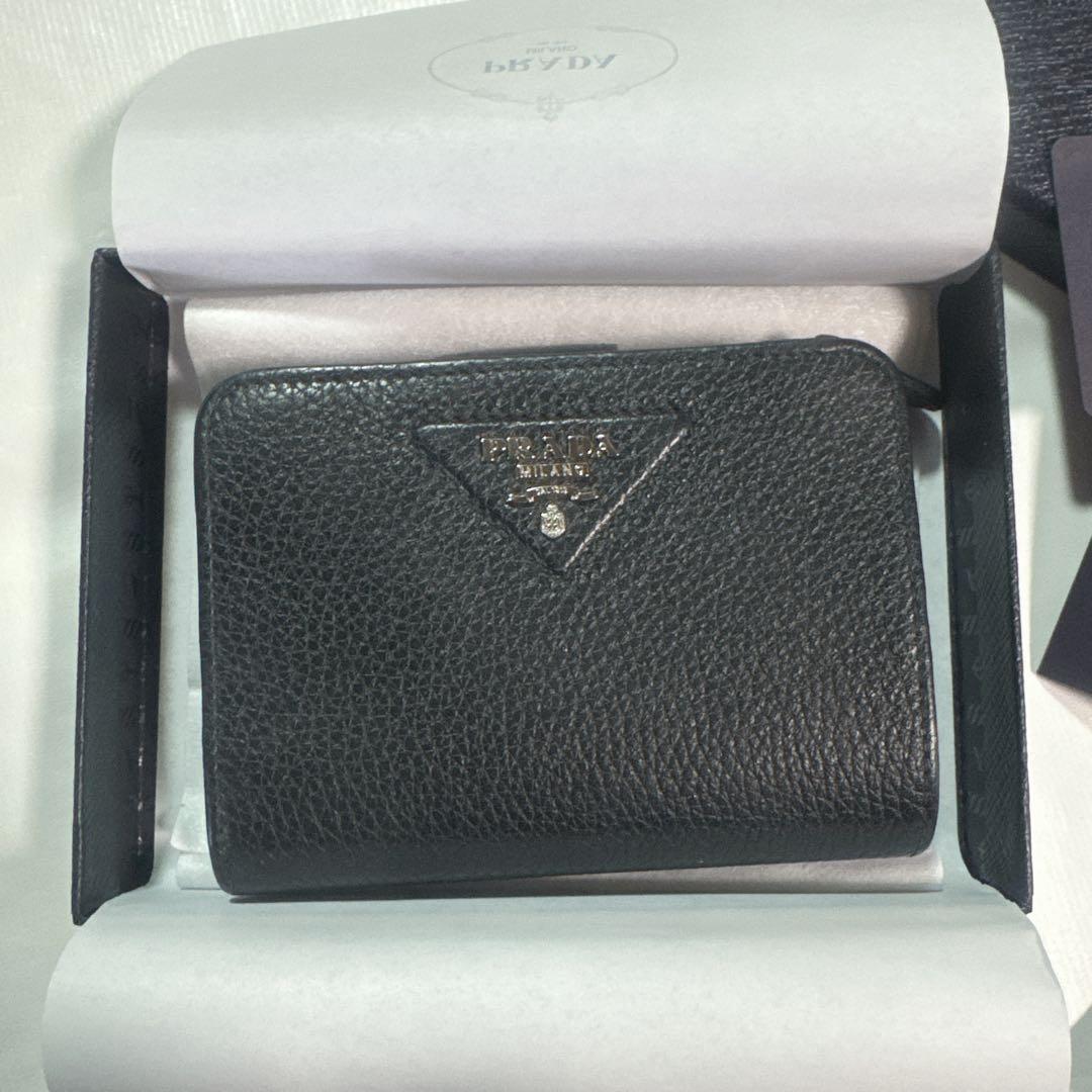 PRADA 現行品 ヴィッテロダイノレザー 二つ折り財布