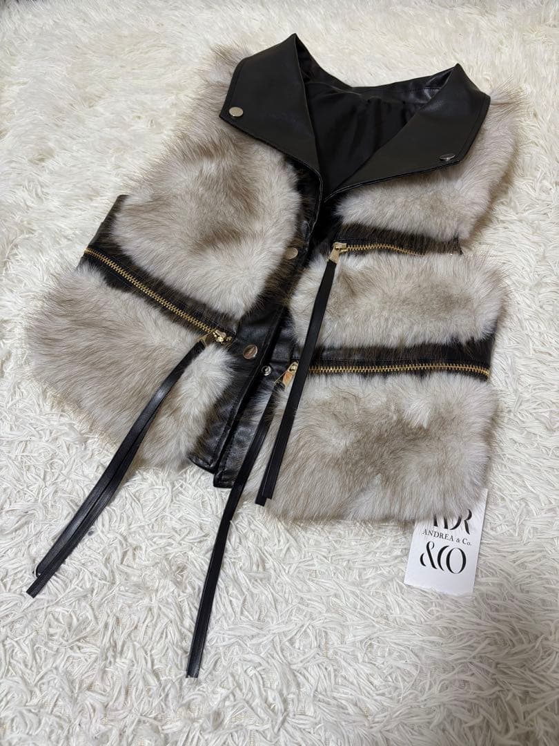 新品　タグ付き　ANDREA&Co. フェイクファーライダースベスト