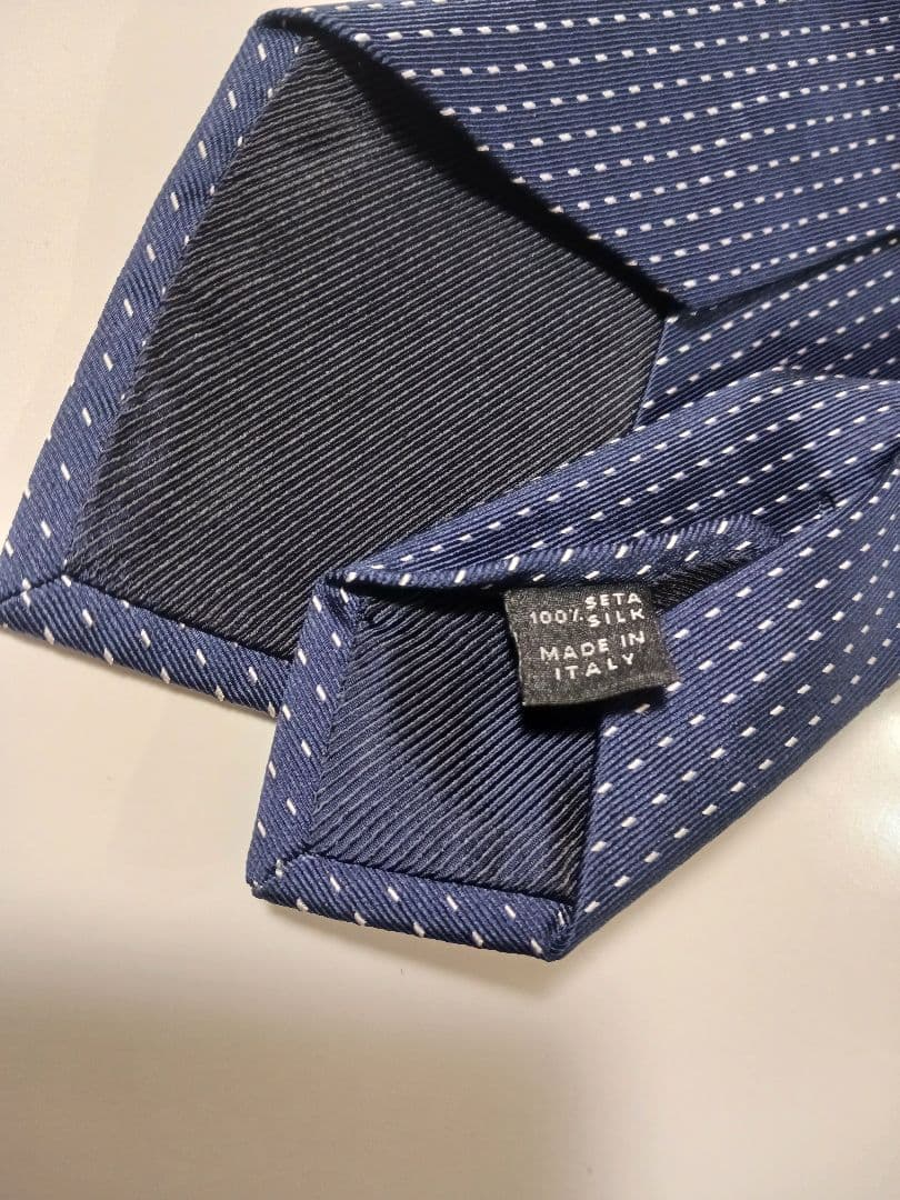 TK　美品　LUIGI BORRELLIボレリ 濃紺縦長ホワイトドットタイ