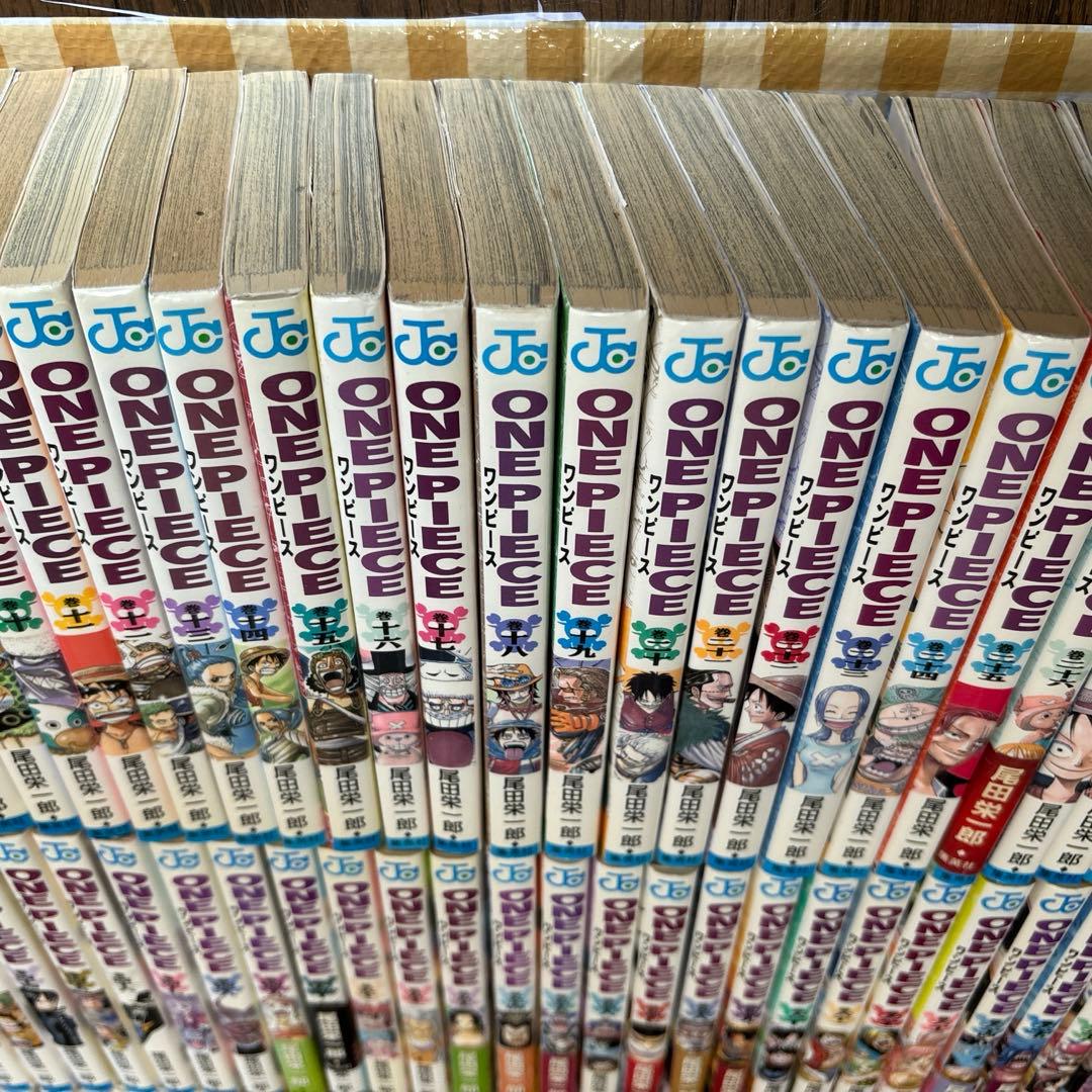 ワンピース全巻です。１巻から１１１までの全巻です。