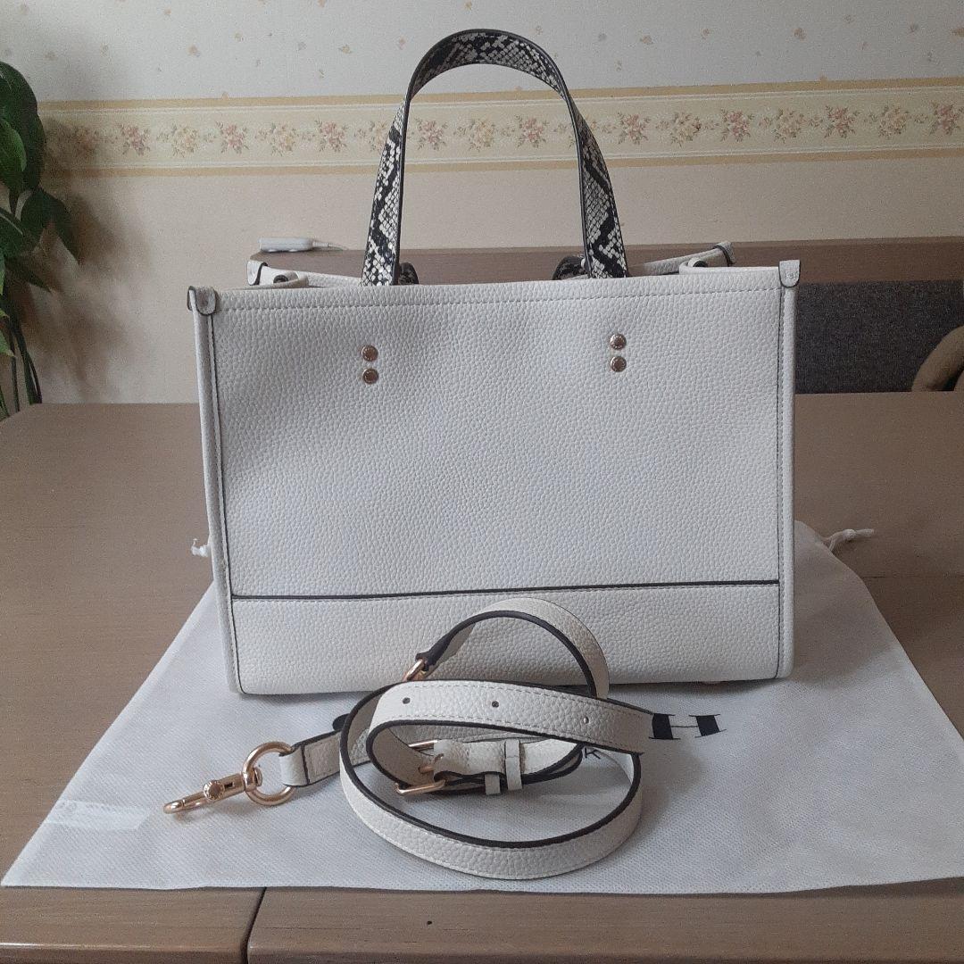 COACHFAMOUS ショルダーバッグ ホワイト 中型