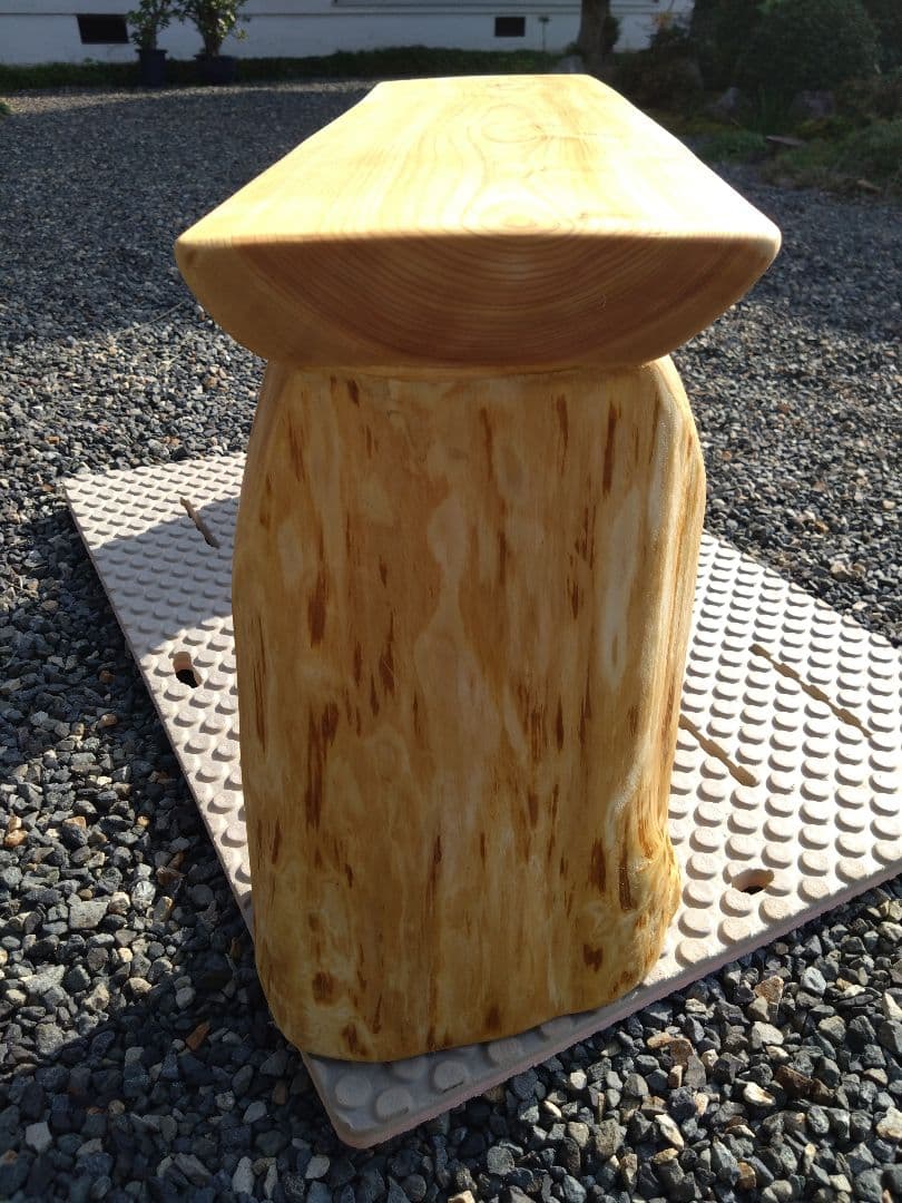 檜のベンチ83　天板は節無しで綺麗　脚は杉の丸太半切❕　リビング、食卓のベンチに