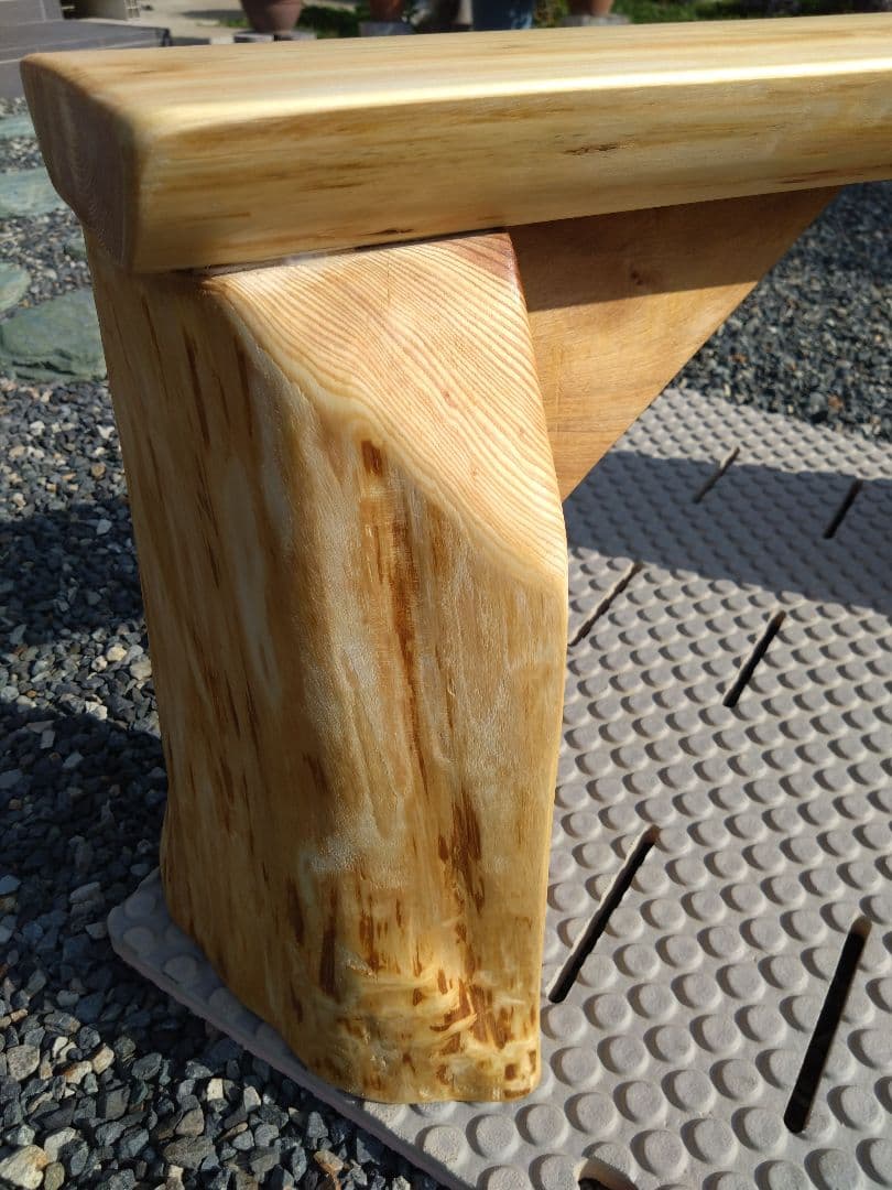 檜のベンチ83　天板は節無しで綺麗　脚は杉の丸太半切❕　リビング、食卓のベンチに