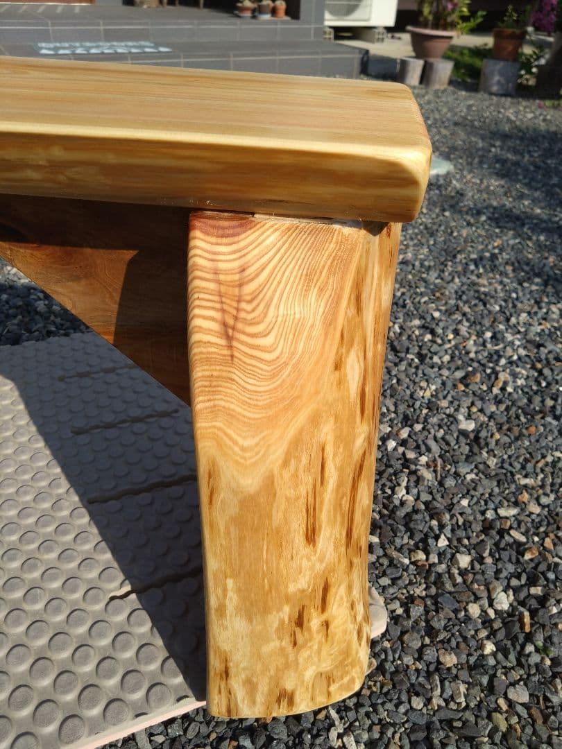 檜のベンチ83　天板は節無しで綺麗　脚は杉の丸太半切❕　リビング、食卓のベンチに