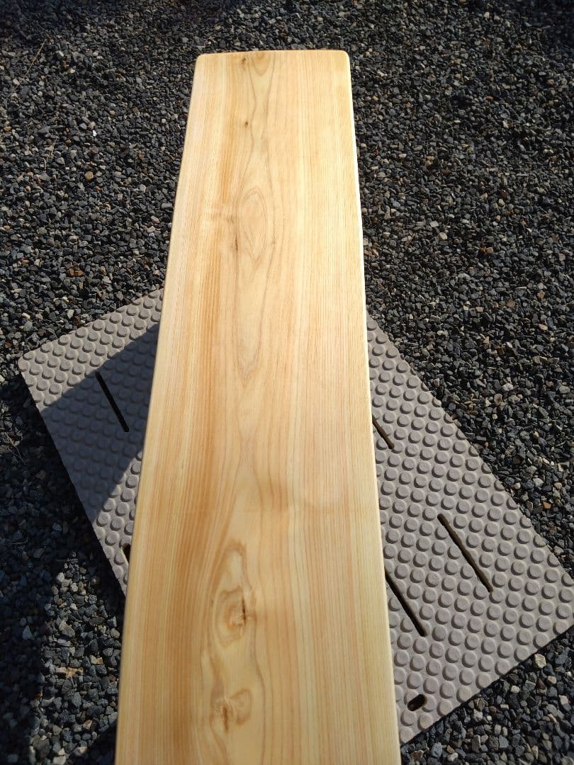 檜のベンチ83　天板は節無しで綺麗　脚は杉の丸太半切❕　リビング、食卓のベンチに